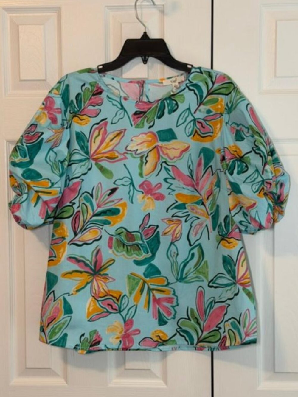 Easel NWT  Tropical Floral Puff Short Sleeve Top Aqua multi colored
